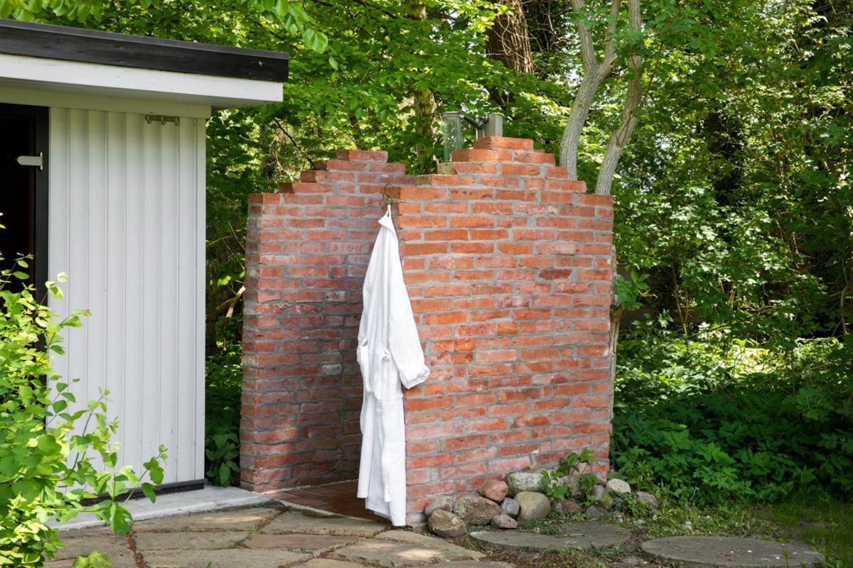 Reetdachhaus mit Nähe zur Ostsee, Außensauna, Spielplatz&großem Garten Manhagen Exterior foto